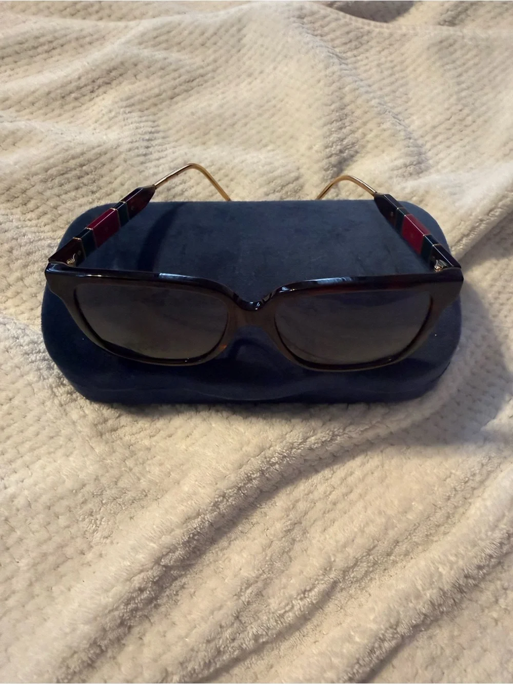 Gucci Black Sunglasses with Green-Red Accent